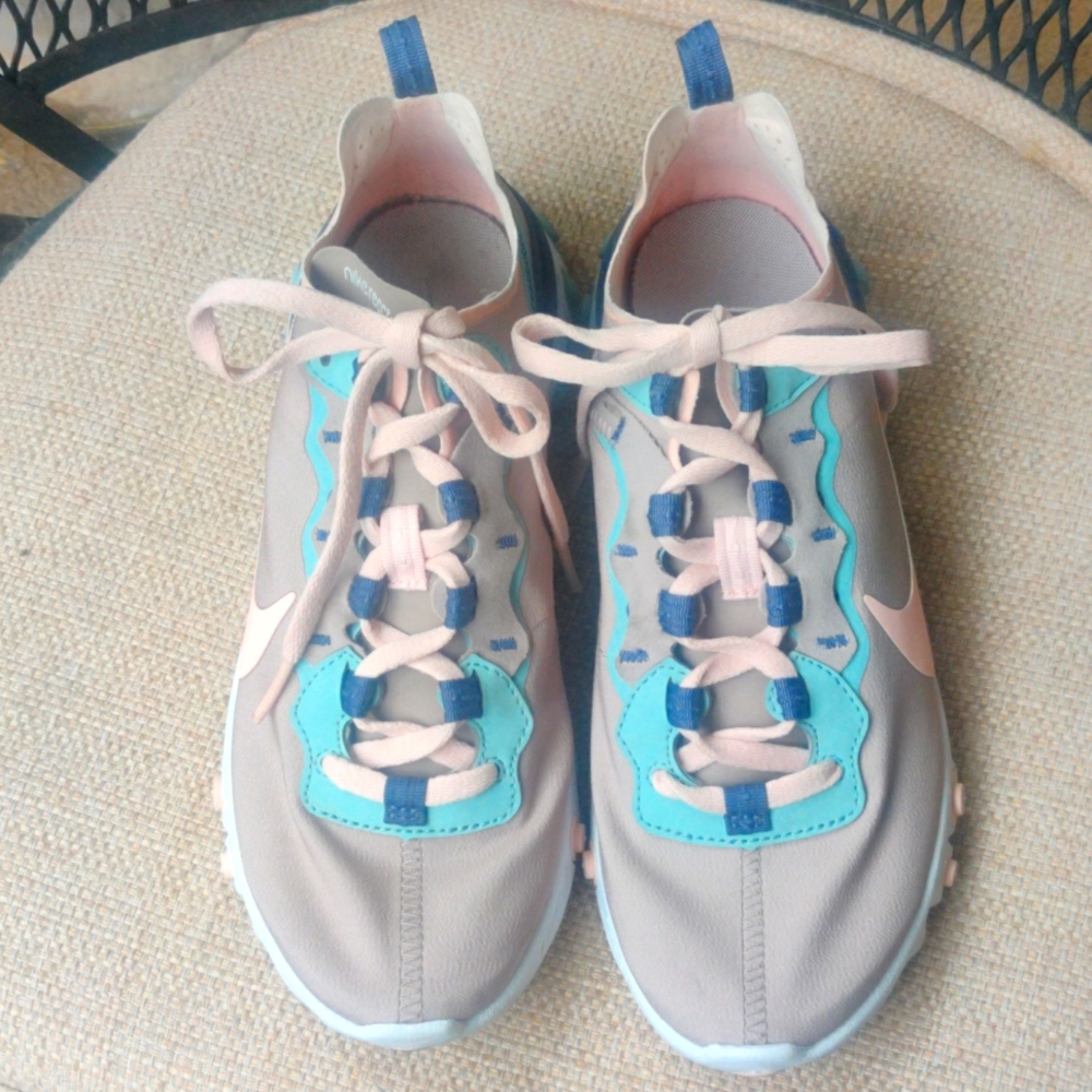 Nike 7 pumice